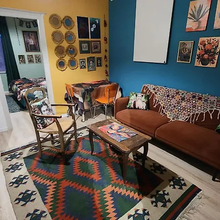 The Frida Apartment Sille-le-Guillaume